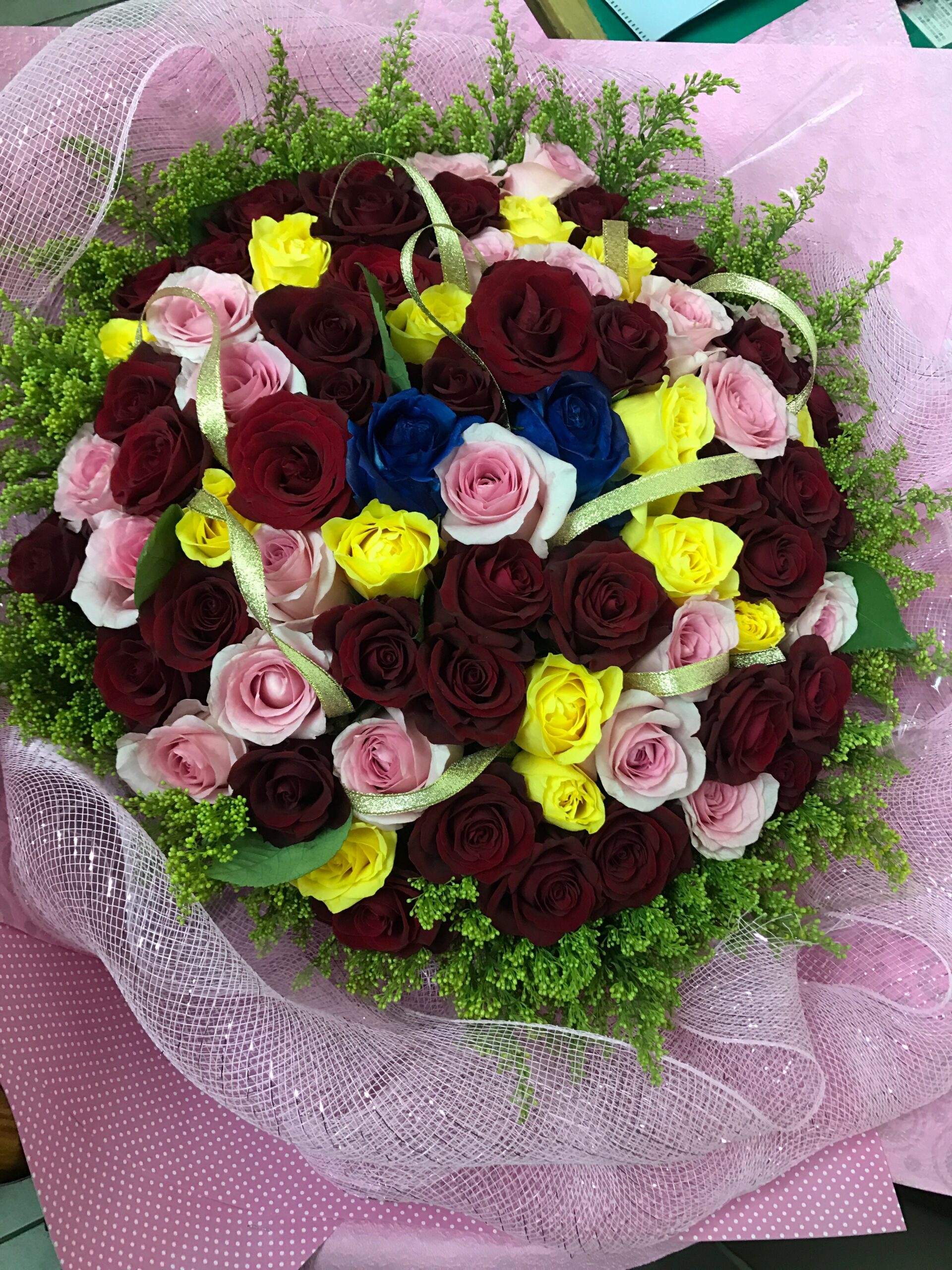 編號:B0006----  99朵七彩星辰玫瑰花束